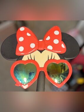 Red Polka Dot Minnie Bow Sunglasses Sunglass Stand